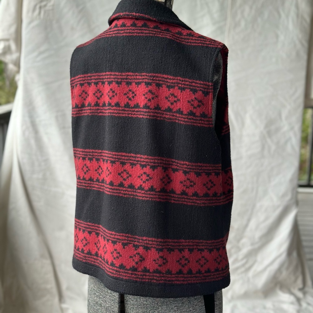 Orvis Black and Red Patterned Fleece Vest - Picture 2 of 5